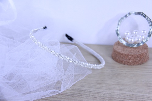 11月2日，外發(fā)手工領(lǐng)回家做，在家做手工副業(yè)掙錢，開飾品加工廠，拿回家做的手工項(xiàng)目，在手工之家都能感受到這里的誠(chéng)意，圖為串珠米珠繡手工產(chǎn)品剪影