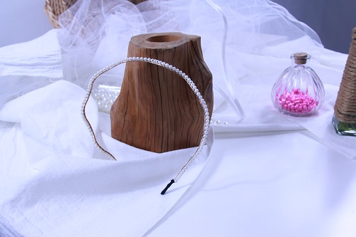 11月4日，附近有沒有兼職手工活，開飾品加工廠，居家靈活就業(yè)創(chuàng)業(yè)好副業(yè)，手工之家重視產(chǎn)品的每個方面，圖為串珠米珠繡手工產(chǎn)品剪影