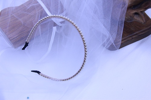 11月5日，手工兼職在家做是真的嗎，開(kāi)飾品加工廠，在家做的手工好副業(yè)，全面了解和良好合作，是大家喜歡手工之家的原因，圖為串珠米珠繡手工產(chǎn)品剪影