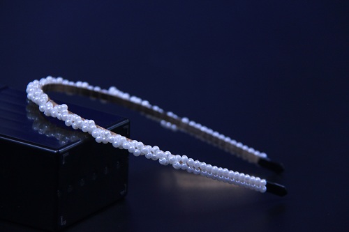 11月9日，兼職手工活外發(fā)加工在家可做，開(kāi)飾品加工廠，靈活就業(yè)創(chuàng)業(yè)項(xiàng)目，與手工之家合作良好，因?yàn)榇蠹易龅搅诉@幾點(diǎn)，圖為串珠米珠繡手工產(chǎn)品剪影