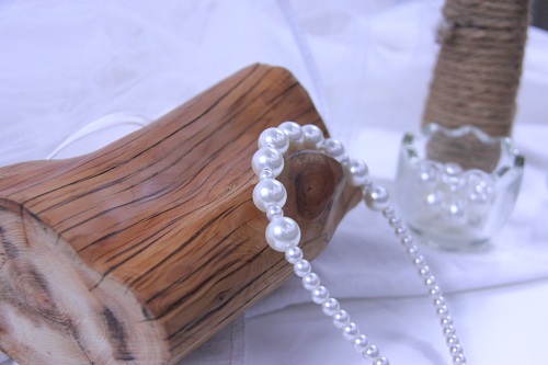 11月13日，手工活兼職可帶回家，開飾品加工廠，在家做手工掙錢，與手工之家合作就是為了多掙錢，圖為串珠米珠繡手工產(chǎn)品剪影