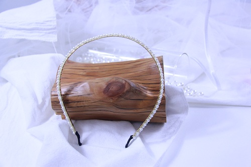 11月19日，可在家做的兼職手工活, 想接正規(guī)廠家的手工項(xiàng)目，開(kāi)飾品加工廠，在家通過(guò)手工靈活就業(yè)創(chuàng)業(yè)，手工之家讓大家了解這里的一切，圖為串珠米珠繡手工產(chǎn)品剪影