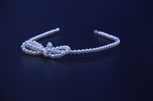 11月20日，附近有沒有兼職手工活,開飾品加工廠，農(nóng)村手工加工副業(yè)靈活就業(yè)，手工之家的純手工產(chǎn)品受歡迎，圖為串珠米珠繡手工產(chǎn)品剪影