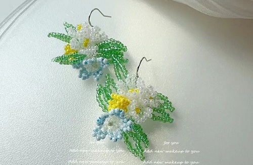 12月19日，手工活兼職招聘信息，正規(guī)可靠的手工項(xiàng)目，開(kāi)飾品加工廠，手工之家與合作人員平等、共贏，圖為串珠米珠繡手工產(chǎn)品剪影