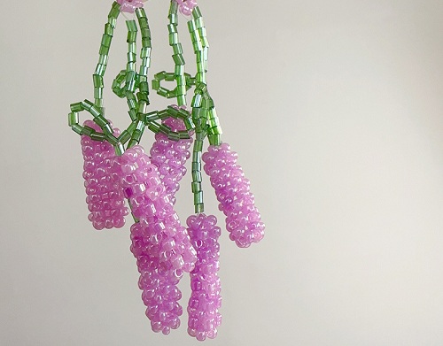 12月30日，手工活外發(fā)加工網(wǎng)，靈活就業(yè)好項目，開飾品加工廠，手工之家服務(wù)好所以合作好，圖為飾品類串珠純手工產(chǎn)品剪影