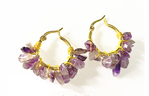 1月20日，在家兼職平臺(tái)正規(guī)的日結(jié)，開飾品加工廠，靈活就業(yè)創(chuàng)業(yè)，在手工之家，要掙錢就要行動(dòng)起來(lái)，圖為串珠米珠繡手工產(chǎn)品剪影