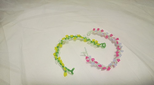 2月18日，外發(fā)手工活正規(guī)平臺，手工靈活就業(yè)創(chuàng)業(yè)，開飾品加工廠，選擇手工之家，這里有發(fā)展前景，圖為串珠米珠繡手工產(chǎn)品剪影