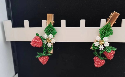 3月17日，手工活兼職招聘信息，手工活接單平臺(tái)，靈活就業(yè)好副業(yè)，開(kāi)飾品加工廠，在手工之家，加工銷售如何做更好？圖為串珠米珠繡手工產(chǎn)品剪影