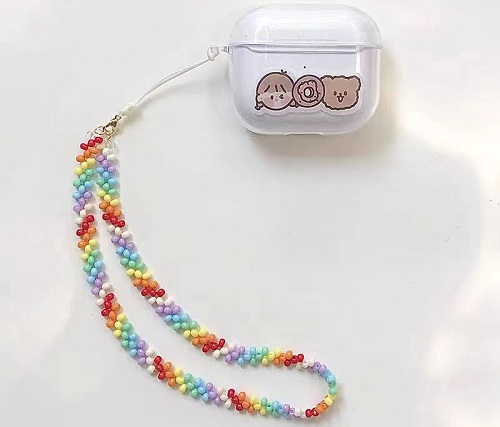 3月21日，手工活拿回家做在哪里找，外發(fā)加工接單平臺(tái)，在家做手工，開飾品加工廠，選手工之家，純手工掙錢可以這樣做，圖為飾品類串珠純手工產(chǎn)品剪影