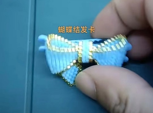 4月17日，手工活外發(fā)加工正規(guī)廠家，純手工加工串珠，開飾品加工廠，與手工之家合作，就是放心，圖為飾品類串珠純手工產(chǎn)品剪影