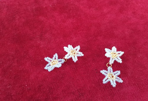 4月23日，手工活外發(fā)加工網(wǎng)，靈活就業(yè)好項目，開飾品加工廠，在手工之家，付出多收入好，圖為飾品類串珠純手工產(chǎn)品剪影