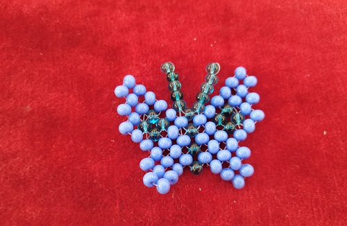 4月25日，手工活外發(fā)一手貨源，在家做手工掙錢，靈活就業(yè)創(chuàng)業(yè)開(kāi)飾品加工廠，在手工之家，掙錢選加工、銷售都可以，圖為飾品類串珠純手工產(chǎn)品剪影