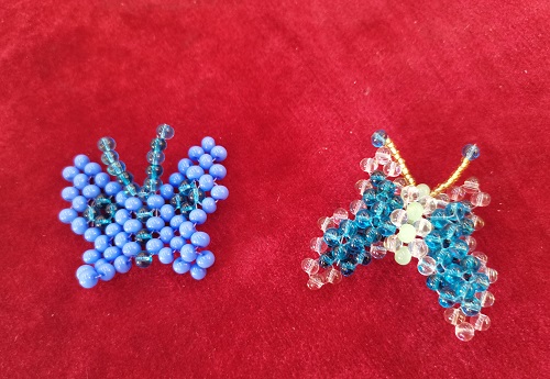 4月25日，手工活外發(fā)一手貨源，在家做手工掙錢，靈活就業(yè)創(chuàng)業(yè)開(kāi)飾品加工廠，在手工之家，掙錢選加工、銷售都可以，圖為飾品類串珠純手工產(chǎn)品剪影