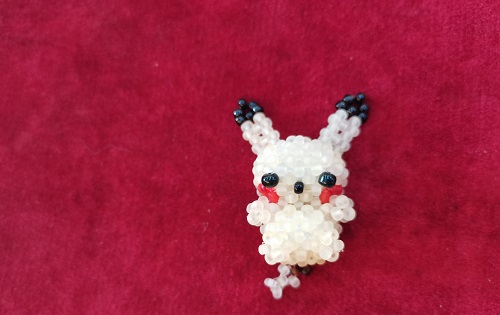 5月6日，外發(fā)加工接單平臺，靈活就業(yè)手工飾品廠項目，與手工之家合作，開手工加工廠有什么優(yōu)勢？圖為串珠米珠繡純手工產(chǎn)品剪影