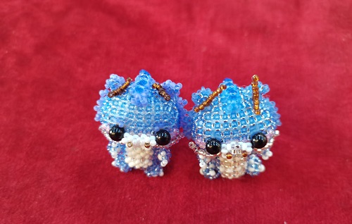 5月11日，手工活兼職招聘信息，在家做串珠手工項目掙錢，開串珠加工廠，手工之家堅持做好產(chǎn)品銷售，圖為串珠米珠繡純手工產(chǎn)品剪影