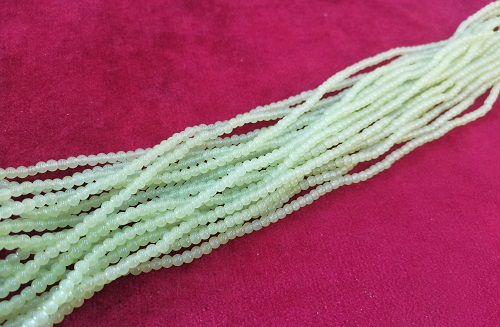 5月18日，手工活從哪里找廠家，想接正規(guī)廠家的手工項目，開飾品加工廠，在手工之家，多勞多得，好好做才能掙錢多，圖為飾品類串珠純手工產(chǎn)品剪影