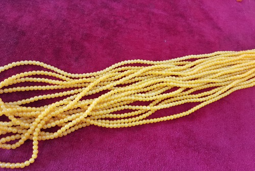 5月18日，手工活從哪里找廠家，想接正規(guī)廠家的手工項目，開飾品加工廠，在手工之家，多勞多得，好好做才能掙錢多，圖為飾品類串珠純手工產(chǎn)品剪影