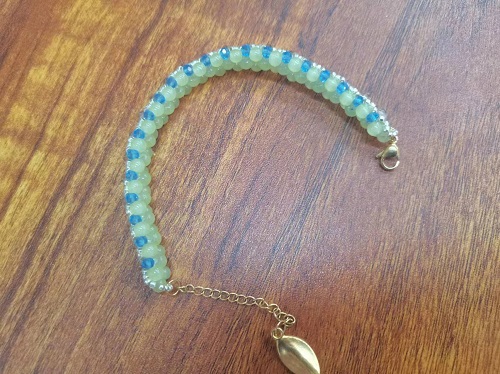 6月20日，兼職手工活外發(fā)加工在家可做，開手工加工廠，靈活就業(yè)創(chuàng)業(yè)項目，在手工之家，產(chǎn)品這樣銷售收入更多，圖為串珠米珠繡手工產(chǎn)品剪影