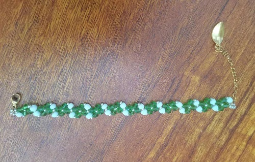 6月20日，兼職手工活外發(fā)加工在家可做，開手工加工廠，靈活就業(yè)創(chuàng)業(yè)項目，在手工之家，產(chǎn)品這樣銷售收入更多，圖為串珠米珠繡手工產(chǎn)品剪影