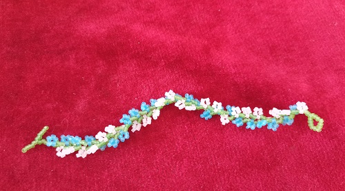 6月29日，手工活兼職可帶回家，手工靈活就業(yè)的好副業(yè)，開(kāi)手工加工廠，手工之家和手工事業(yè)是大家居家掙錢增收的保障，圖為串珠米珠繡純手工產(chǎn)品剪影