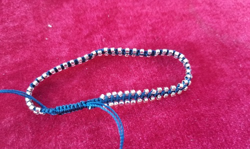 6月30日，可在家做的兼職手工活, 想接正規(guī)廠家的手工項(xiàng)目，開手工加工廠，在家做手工靈活就業(yè)創(chuàng)業(yè)，選手工之家，這里的手工有優(yōu)勢(shì)，圖為串珠米珠繡純手工產(chǎn)品剪影