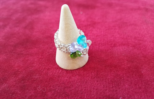 7月1日，附近有沒有兼職手工活,開手工加工廠，農(nóng)村手工加工副業(yè)靈活就業(yè)，誠信是手工之家手工事業(yè)不斷發(fā)展的源動(dòng)力，圖為串珠米珠繡純手工產(chǎn)品剪影