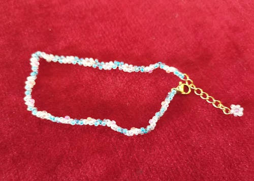 7月2日，在家就能賺錢的工作，開手工加工廠，正規(guī)手工活外發(fā)加工網(wǎng)副業(yè)，認(rèn)真和努力，在手工之家就有好的收入，圖為串珠米珠繡純手工產(chǎn)品剪影