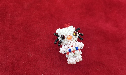 7月3日，外發(fā)手工活接單平臺，手工活兼職招聘信息，靈活就業(yè)好副業(yè)，開手工加工廠，在手工之家通過加工銷售掙錢的人越來越多，圖為串珠米珠繡純手工產(chǎn)品剪影