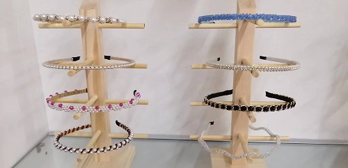 7月9日，手工活拿回家做在哪里找，外發(fā)加工接單平臺(tái)，在家做手工，開手工加工廠，在手工之家，創(chuàng)新不僅全面而且始終堅(jiān)持，圖為串珠米珠繡純手工產(chǎn)品剪影