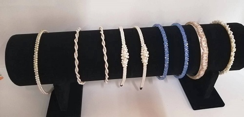 7月9日，手工活拿回家做在哪里找，外發(fā)加工接單平臺(tái)，在家做手工，開手工加工廠，在手工之家，創(chuàng)新不僅全面而且始終堅(jiān)持，圖為串珠米珠繡純手工產(chǎn)品剪影