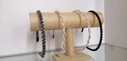 7月9日，手工活拿回家做在哪里找，外發(fā)加工接單平臺(tái)，在家做手工，開手工加工廠，在手工之家，創(chuàng)新不僅全面而且始終堅(jiān)持，圖為串珠米珠繡純手工產(chǎn)品剪影