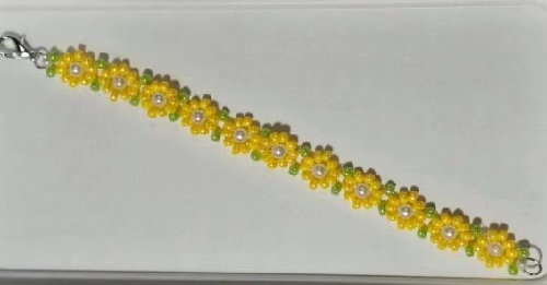 7月13日，靠譜手工兼職平臺，在家兼職正規(guī)的日結手工有沒有，開手工加工廠，與手工之家合作，這幾點做得好，收入自然就好，圖為串珠米珠繡純手工產品剪影