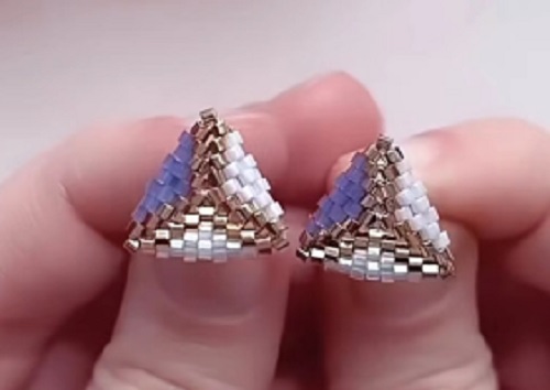 7月20日，外發(fā)加工接單平臺，靈活就業(yè)好手工項目，開手工加工廠，做手工傳承官，在手工之家手工事業(yè)是大家長久合作的結(jié)果，圖為串珠米珠繡純手工產(chǎn)品剪影