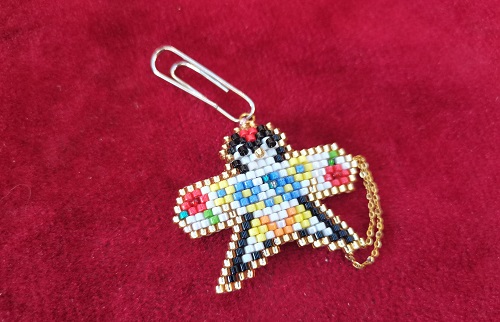 7月23日，在家兼職手工活，帶回家做的手工項目，做手工傳承官，合作長期穩(wěn)定，因為手工之家和手工事業(yè)一直在創(chuàng)新發(fā)展，圖為串珠米珠繡純手工產品剪影