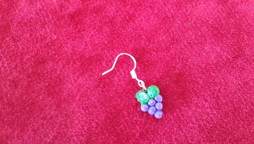 7月24日，手工活拿回家做，靈活就業(yè)居家掙錢，做手工傳承官，與手工之家合作，加工銷售都好做、都掙錢，圖為串珠米珠繡純手工產(chǎn)品剪影