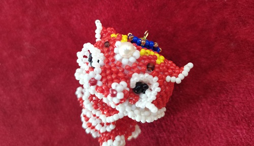 7月25日，在家可以做的工作，拿回家做的手工項(xiàng)目，做手工傳承官，與手工之家合作，因?yàn)榭春眠@里、相信這里，圖為串珠米珠繡純手工產(chǎn)品剪影