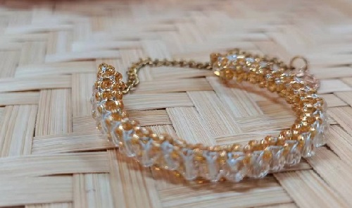 8月2日，在家里就能賺錢的工作，帶回家做的手工，做手工傳承官，新的開始，手工之家與大家一起好好努力，圖為串珠米珠繡純手工產(chǎn)品剪影