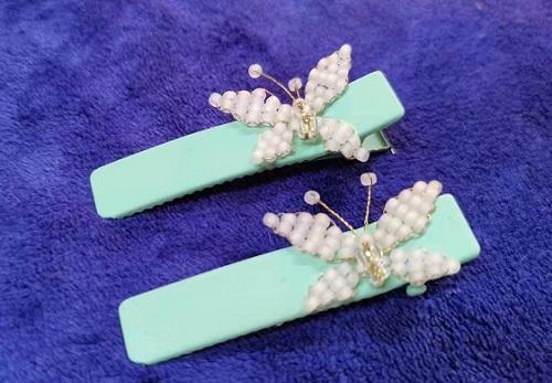 8月3日，家里干的手工活兼職，純手工加工項(xiàng)目，做手工傳承官，在手工之家，做得多，收入更好，圖為串珠米珠繡純手工產(chǎn)品剪影