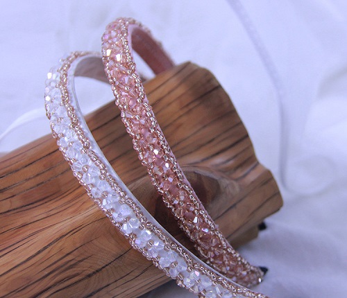 8月5日，手工活外發(fā)加工正規(guī)廠家，純手工加工串珠，做手工傳承官，與手工之家合作，自由靈活，收入更好，圖為串珠米珠繡純手工產(chǎn)品剪影