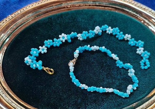 8月6日，寶媽手工活兼職，正規(guī)手工接單平臺，做手工傳承官，在手工之家，大家有更好的收入，更快的成長，圖為串珠米珠繡純手工產品剪影