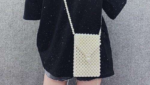 8月11日，手工活外發(fā)加工網(wǎng)，拿回家做的手工好項目，做手工傳承官，與手工之家，合作就要好好做，圖為串珠米珠繡純手工產(chǎn)品剪影