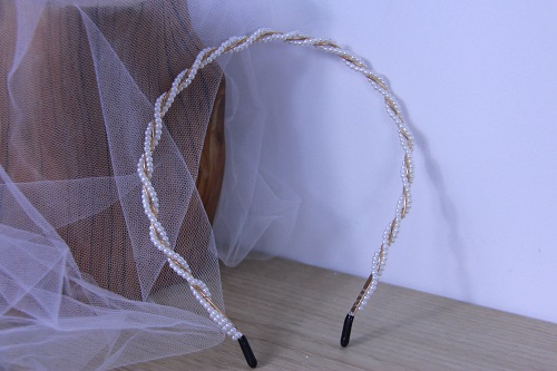 8月13日，手工活外發(fā)一手貨源，在家做手工掙錢，靈活就業(yè)創(chuàng)業(yè),做手工傳承官，手工之家的創(chuàng)新，讓純手工產(chǎn)品越來越受歡迎，圖為串珠米珠繡純手工產(chǎn)品剪影