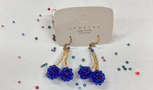 8月24日，外發(fā)加工接單平臺，靈活就業(yè)純手工，做手工傳承官，選手工之家合作，因為這里真實，值得信賴，圖為串珠米珠繡純手工產(chǎn)品剪影