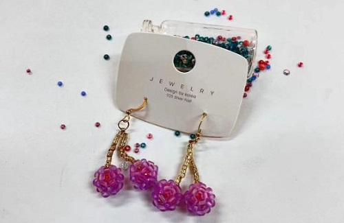 8月24日，外發(fā)加工接單平臺，靈活就業(yè)純手工，做手工傳承官，選手工之家合作，因為這里真實，值得信賴，圖為串珠米珠繡純手工產(chǎn)品剪影