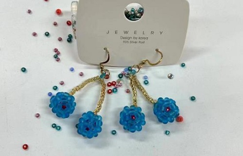 8月24日，外發(fā)加工接單平臺，靈活就業(yè)純手工，做手工傳承官，選手工之家合作，因為這里真實，值得信賴，圖為串珠米珠繡純手工產(chǎn)品剪影