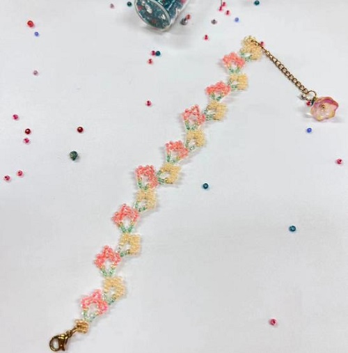 9月5日，手工活從哪里找廠家，想接正規(guī)廠家的手工項(xiàng)目，做手工傳承官，與手工之家合作，找到這里的方式有很多種，圖為串珠米珠繡純手工產(chǎn)品剪影