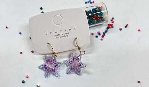 9月8日，外發(fā)手工活正規(guī)平臺，在家做手工掙錢，做手工傳承官，手工之家的純手工是可以在家做的好兼職、好事業(yè)，圖為串珠米珠繡純手工產品剪影