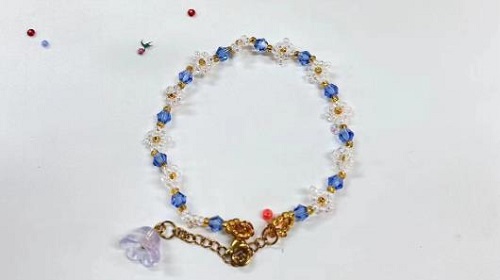 9月13日，手工活外發(fā)加工正規(guī)的廠家，做手工傳承官，靈活就業(yè)創(chuàng)業(yè)，與手工之家合作，你我他都可以，圖為串珠米珠繡純手工產品剪影