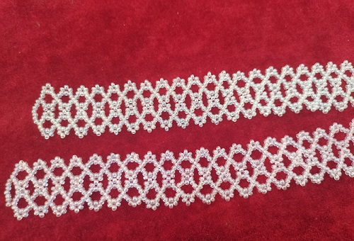 9月18日，手工活外發(fā)加工怎么找貨源，想接正規(guī)廠家的手工，做手工傳承官，手工之家給大家更多成長(zhǎng)收獲，圖為串珠米珠繡純手工產(chǎn)品剪影