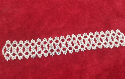 9月18日，手工活外發(fā)加工怎么找貨源，想接正規(guī)廠家的手工，做手工傳承官，手工之家給大家更多成長(zhǎng)收獲，圖為串珠米珠繡純手工產(chǎn)品剪影